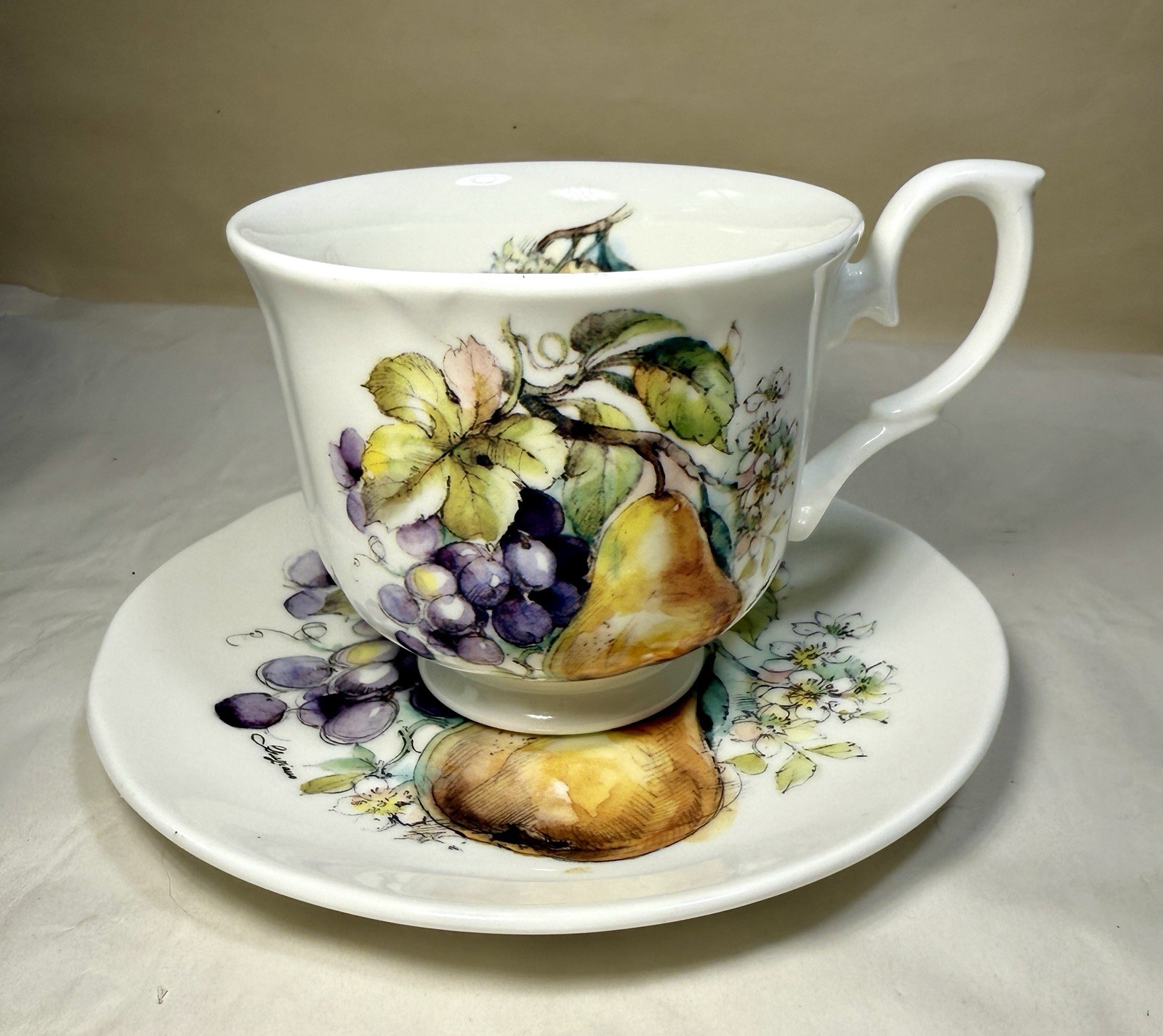 Duchess Bone China Pear / Fruit / Berry Tea Cup and Saucer - Mint, Immaculate