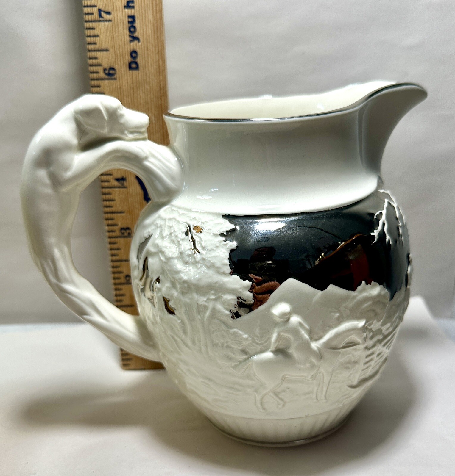 Wedgwood of Etruria & Barlaston D'Ye Ken John Peel 24 oz Pitcher Platinum - Image 1