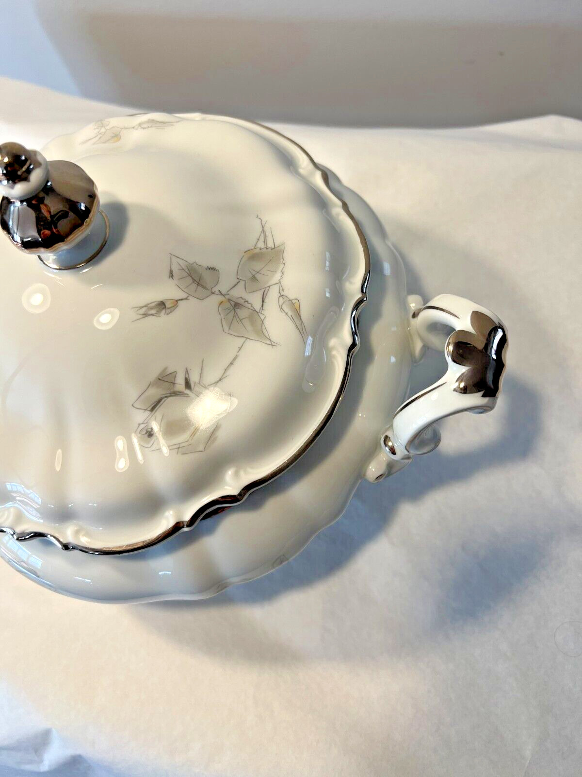 Hutschenreuther Sylvia Gray Rose / Platinum Round 9" Covered Vegetable Dish NEW - Image 9