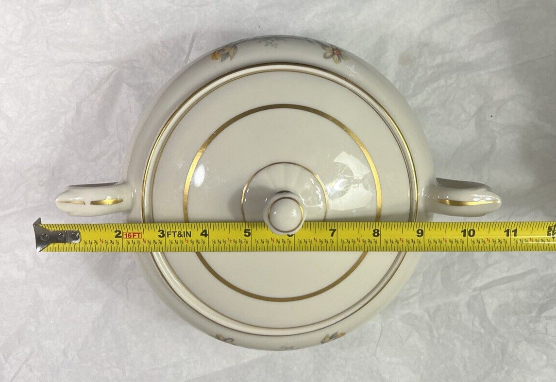 Lamberton Ivory China "Scammell" Covered Vegetable Bowl with Handles - Image 2