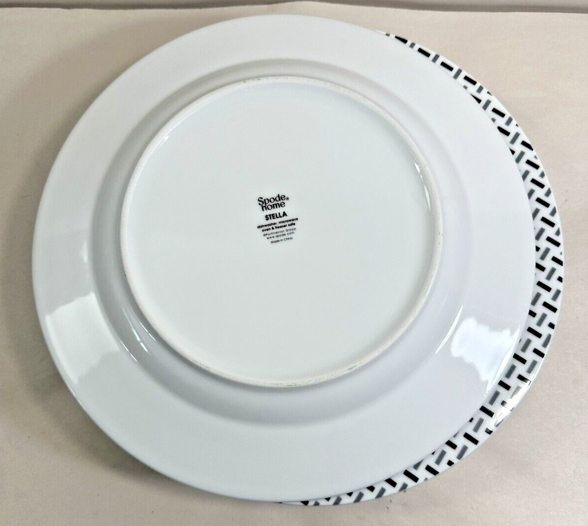 One (1) Spode Home STELLA White Black Gray Porcelain Dinner Plate - Image 4