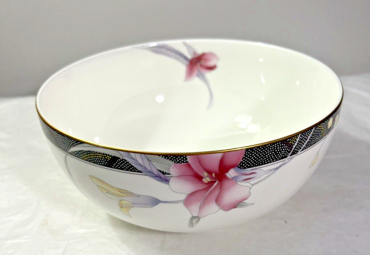 Mikasa China Cosmo Serving Bowl - 8 inches across  - Image 1