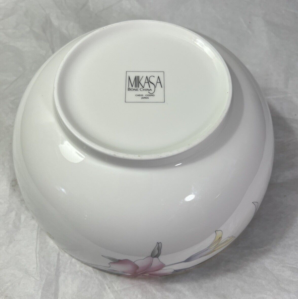 Mikasa China Cosmo Serving Bowl - 8 inches across  - Image 3