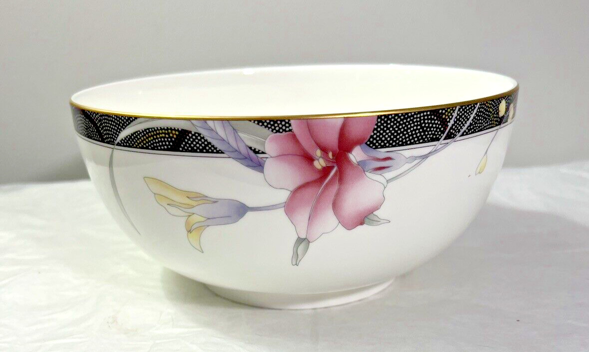 Mikasa China Cosmo Serving Bowl - 8 inches across 