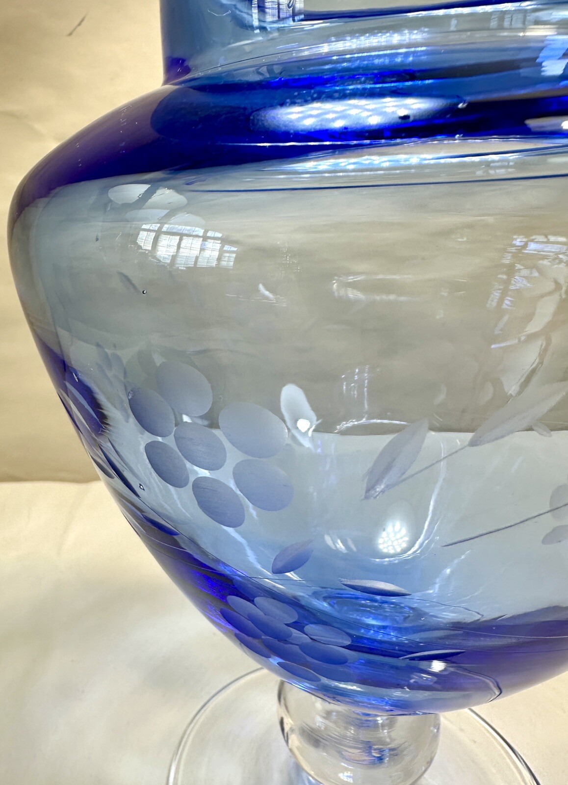 Ftd Florists Transworld Delivery Blue Etched Glass Pedestal Vase 9" Tall - Image 3