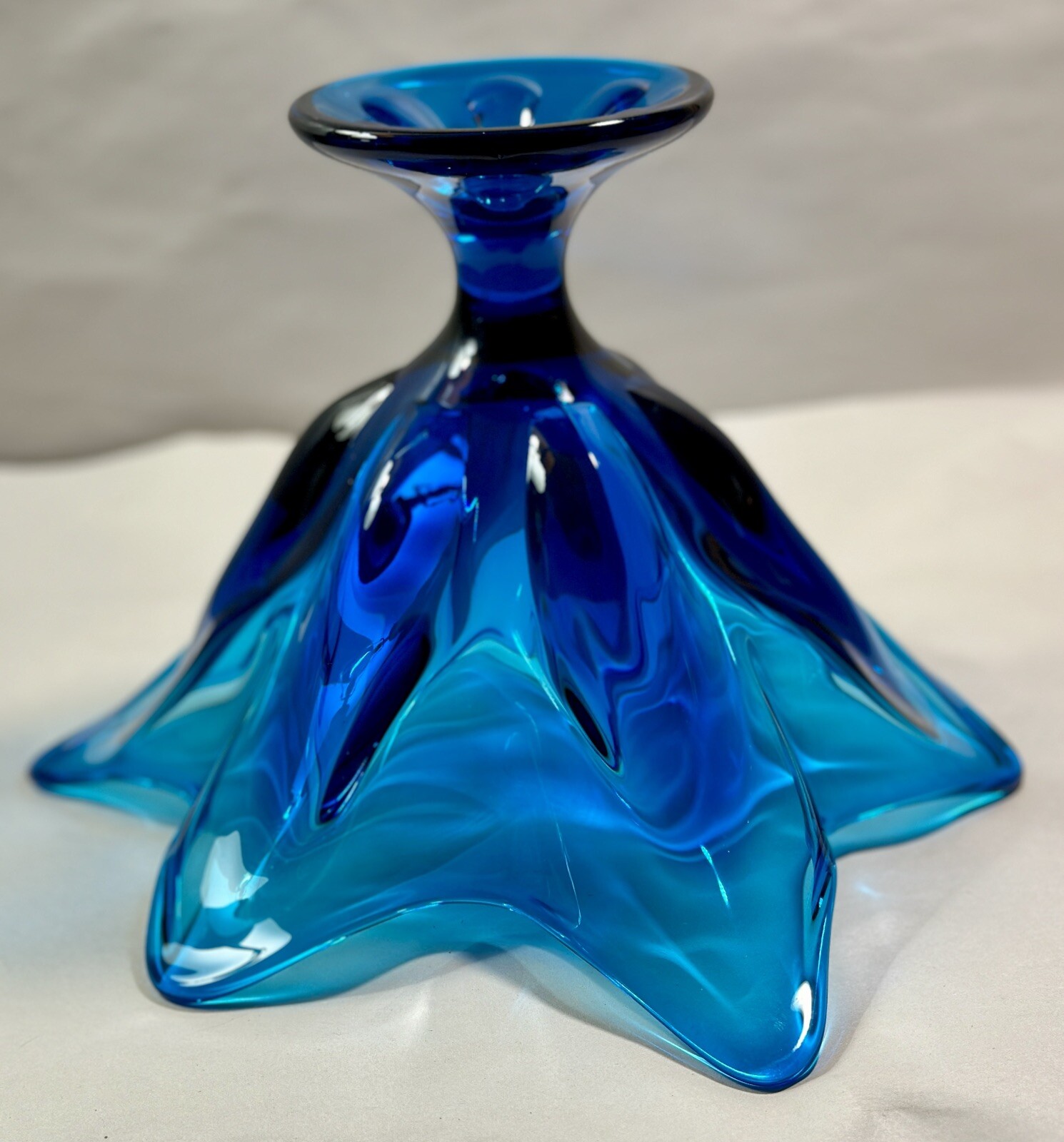 L.E. Smith Glass Peacock Blue Footed Compote / Fruit Bowl (#6101) - circa 1967 - Image 13