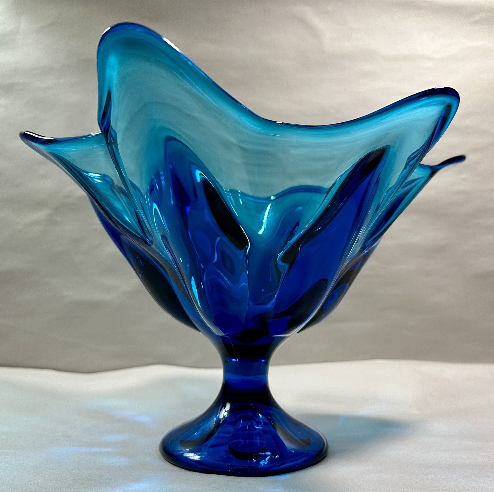 L.E. Smith Glass Peacock Blue Footed Compote / Fruit Bowl (#6101) - circa 1967 - Image 15