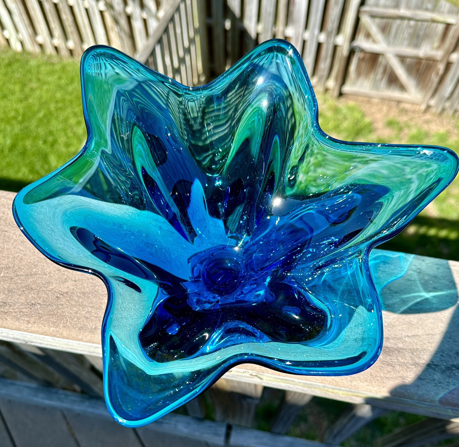 L.E. Smith Glass Peacock Blue Footed Compote / Fruit Bowl (#6101) - circa 1967 - Image 3