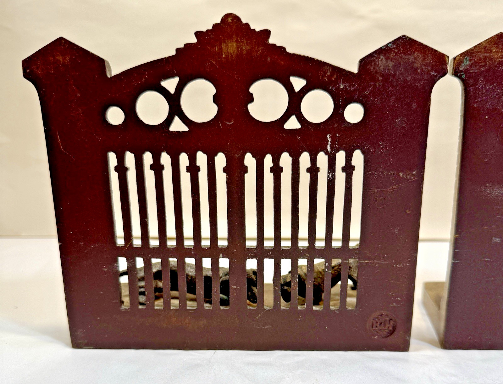 B&H Bookends - Dogs at the Gate - Image 12