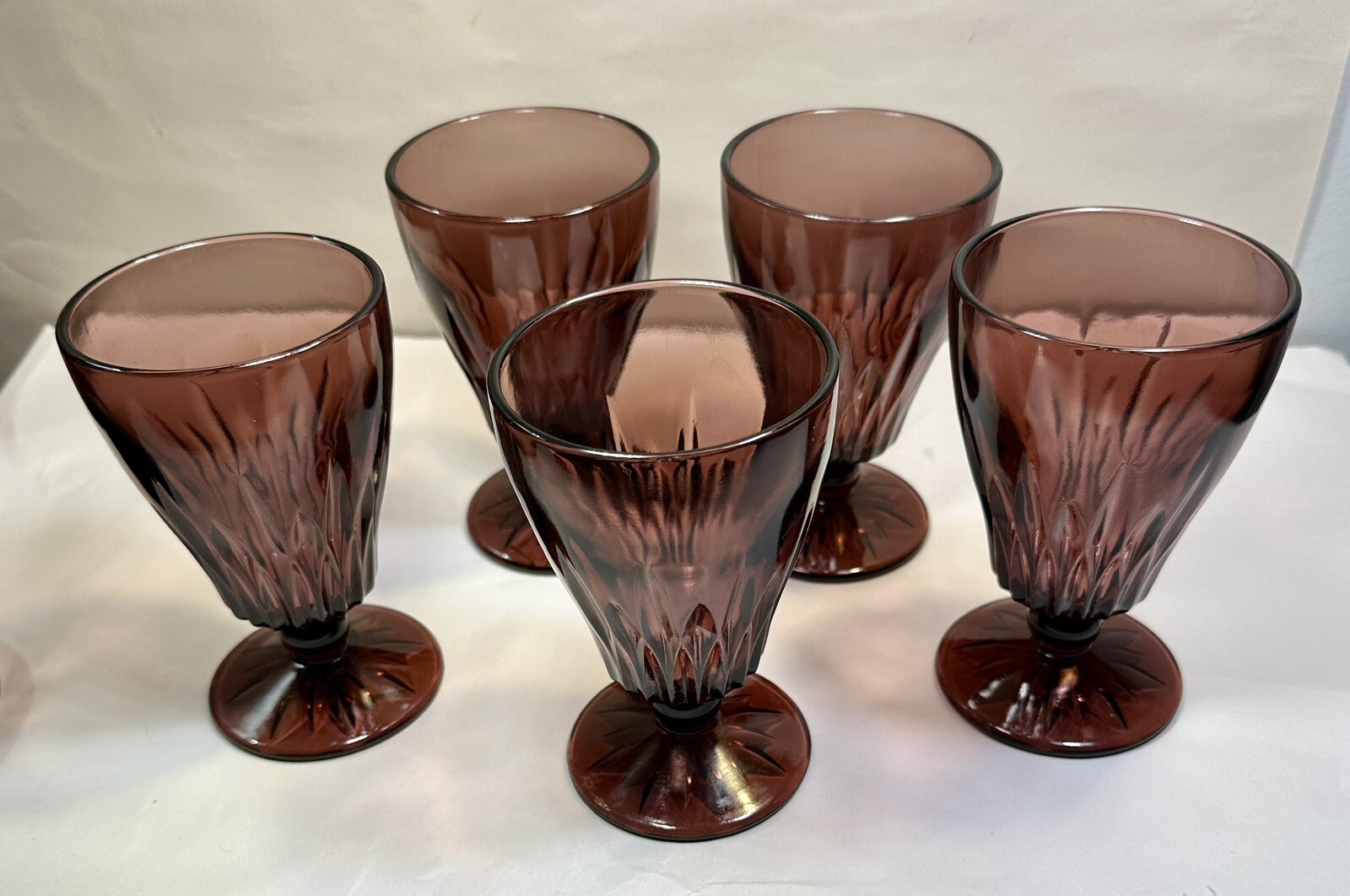 Five (5) Hazel Atlas Moroccan Amethyst 5.5" Footed Ice Tea Tumblers - Mint