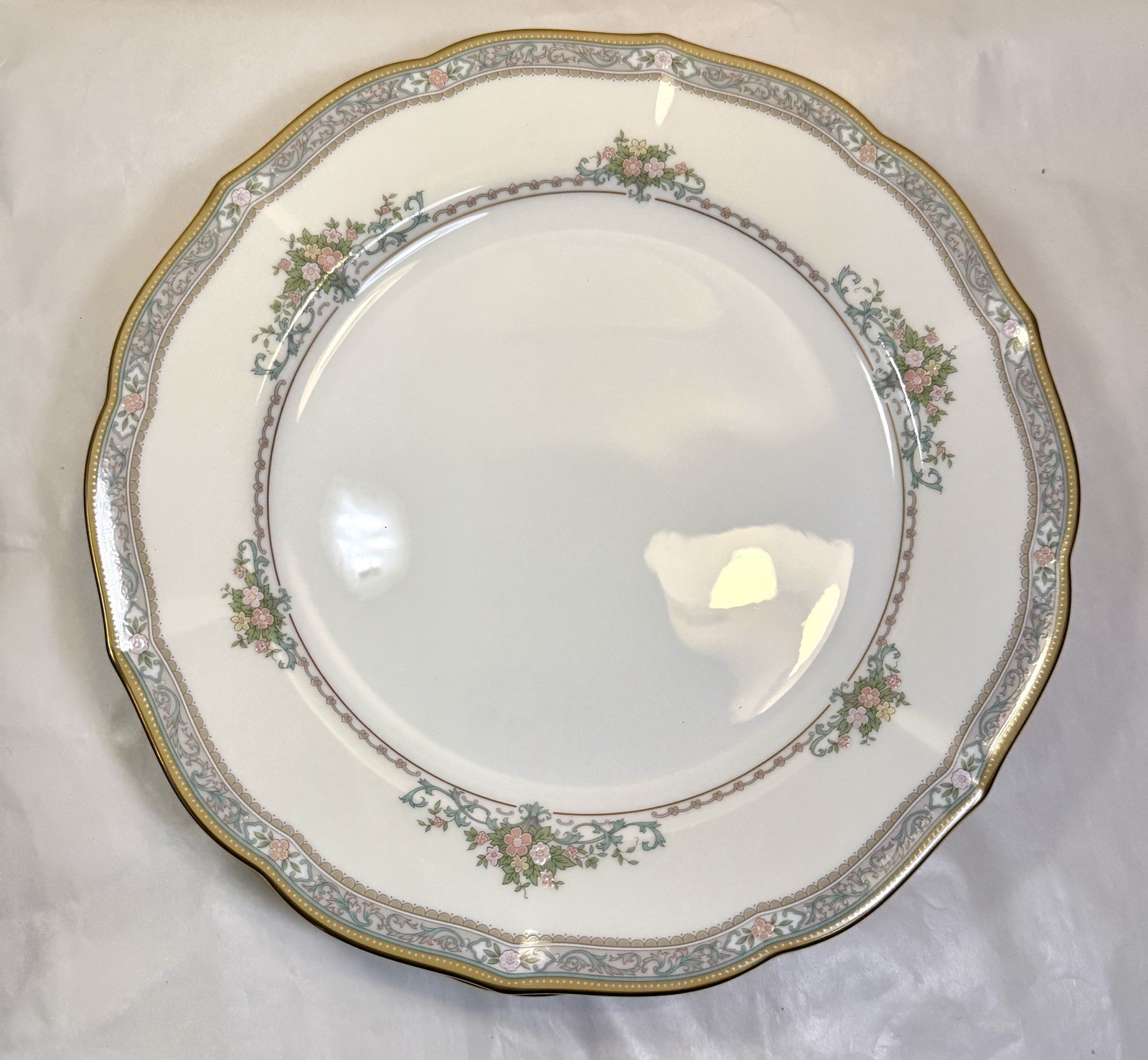 Mikasa Bridal Bouquet Dinner Plates - Set of Four - 10-1/2" - CAP08 - Image 1