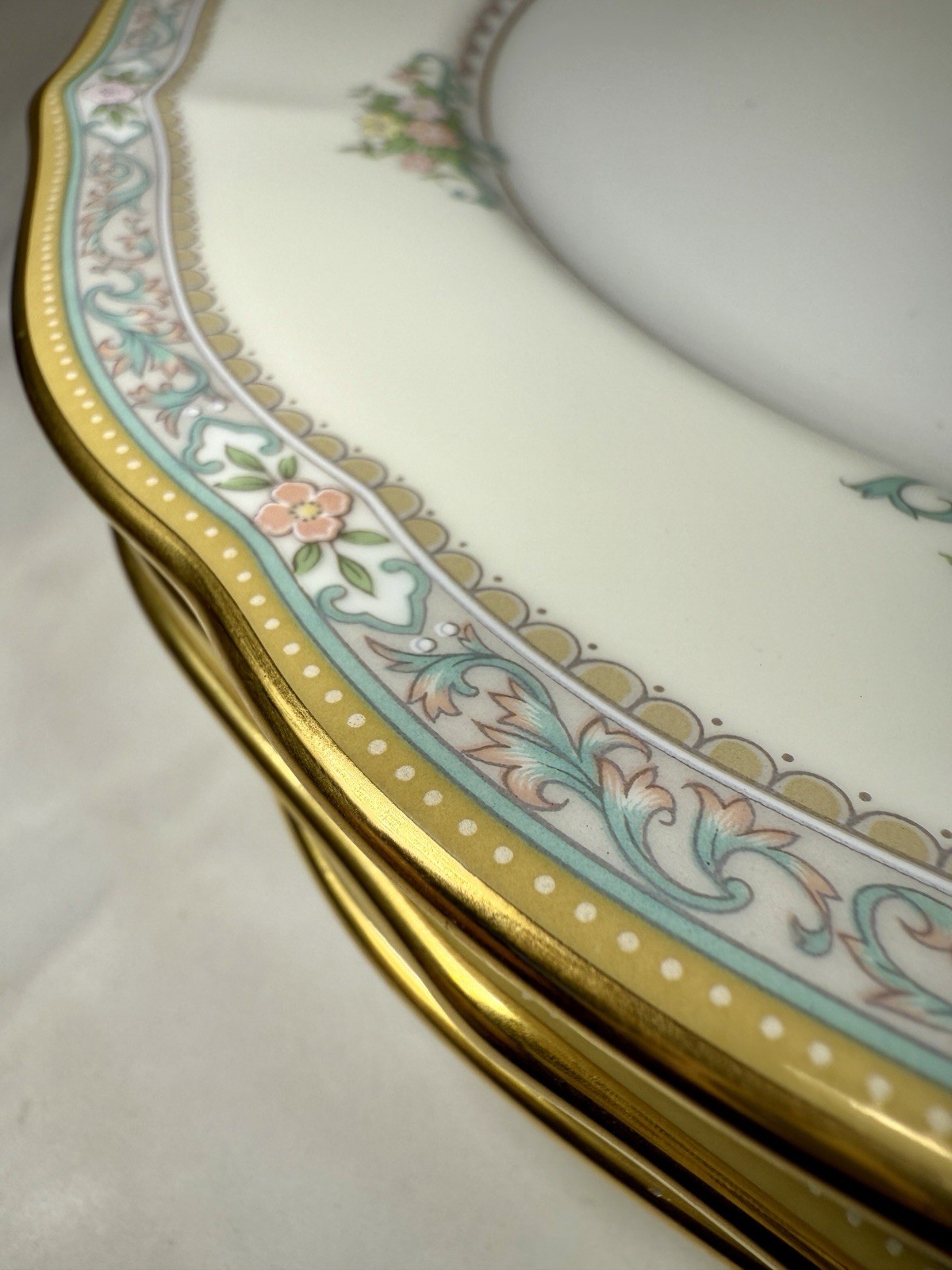 Mikasa Bridal Bouquet Dinner Plates - Set of Four - 10-1/2" - CAP08 - Image 7