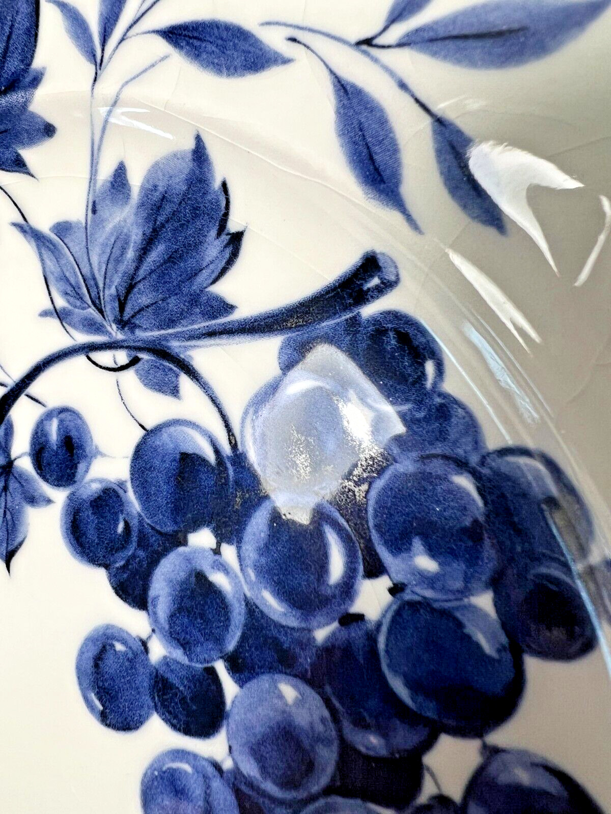 Two (2) Brunelli Blue Grapes Lattice/Scalloped Edge Dinner Plates - 10 5/8" - Image 4