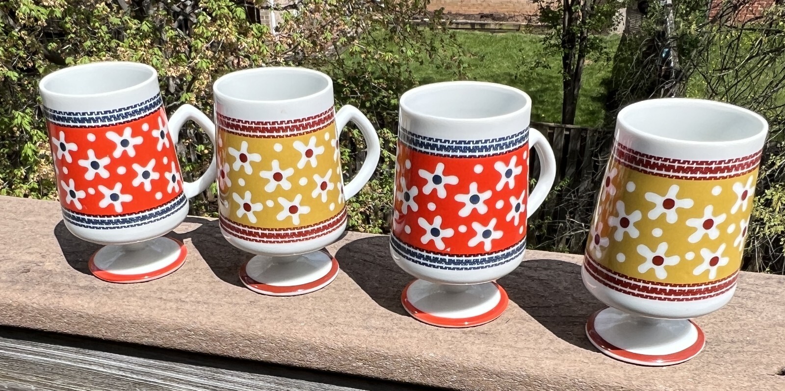 Four (4) Vintage Royal Crown Arnart Smug Mugs 4061 - Flowers / Daisies - EUC