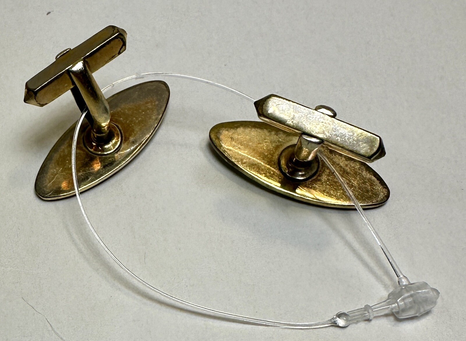 Vintage Men’s Gold Tone / Green Sparkle Dice Cufflinks - Image 3