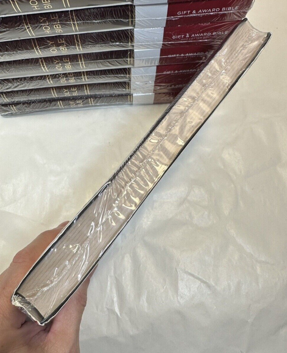 One (1) NKJV Gift and Award Bible - Burgundy Leatherflex - Thomas Nelson Inc. - Image 4