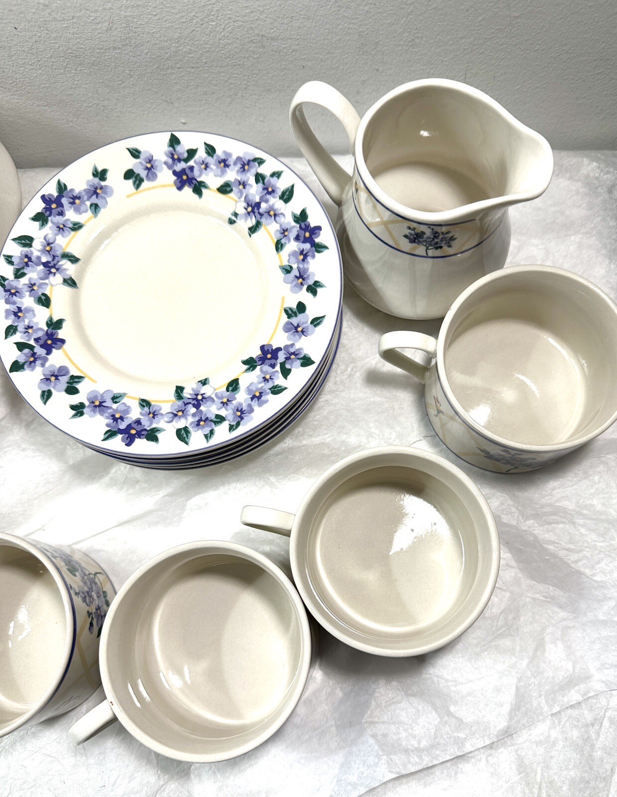 Six (6) Farberware Hydrangea Cups & Saucers Plus Sugar Bowl and Creamer - Image 10