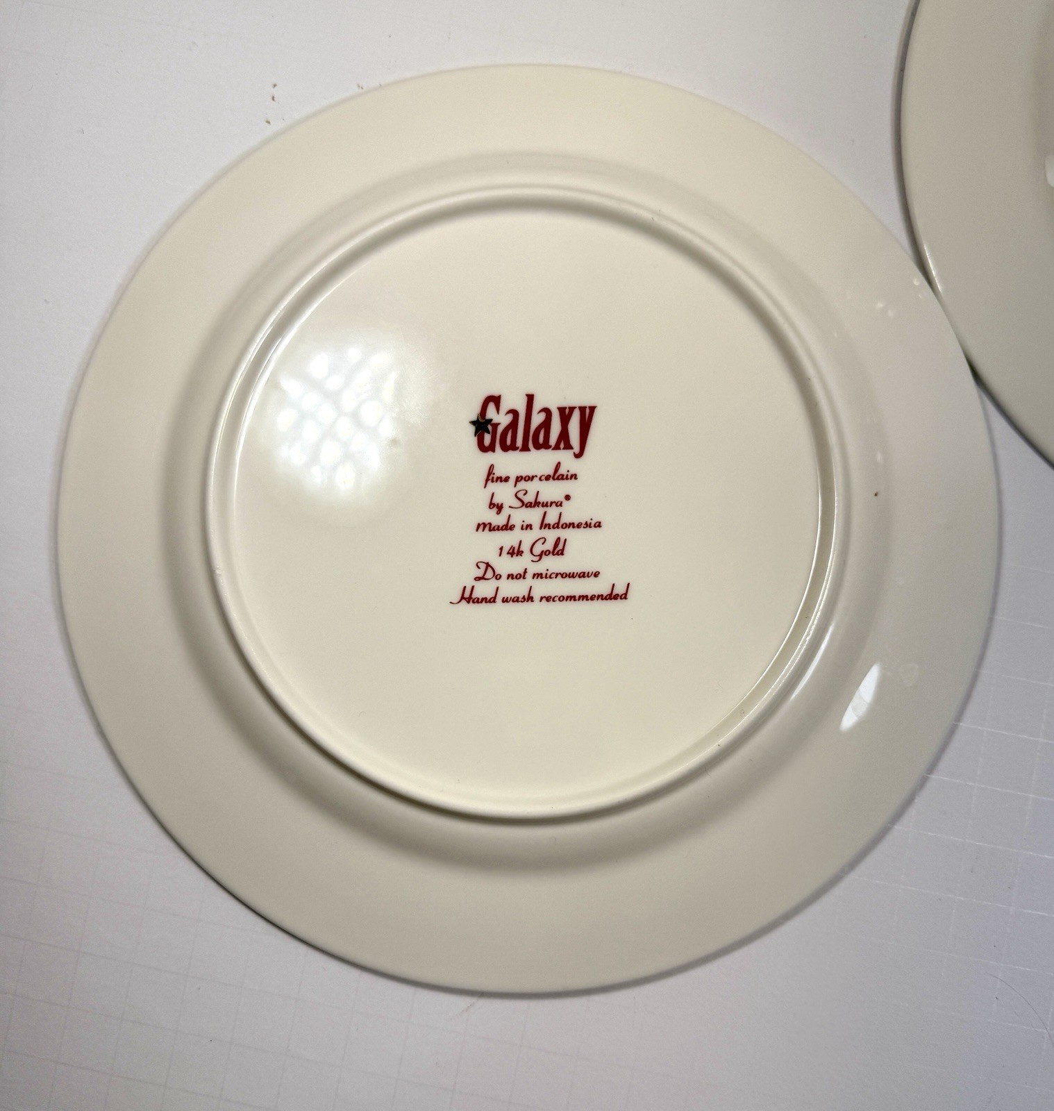 Set of 5 Sakura Galaxy Fine Porcelain Salad Plates Gold Stars on Red / Green Rim - Image 4