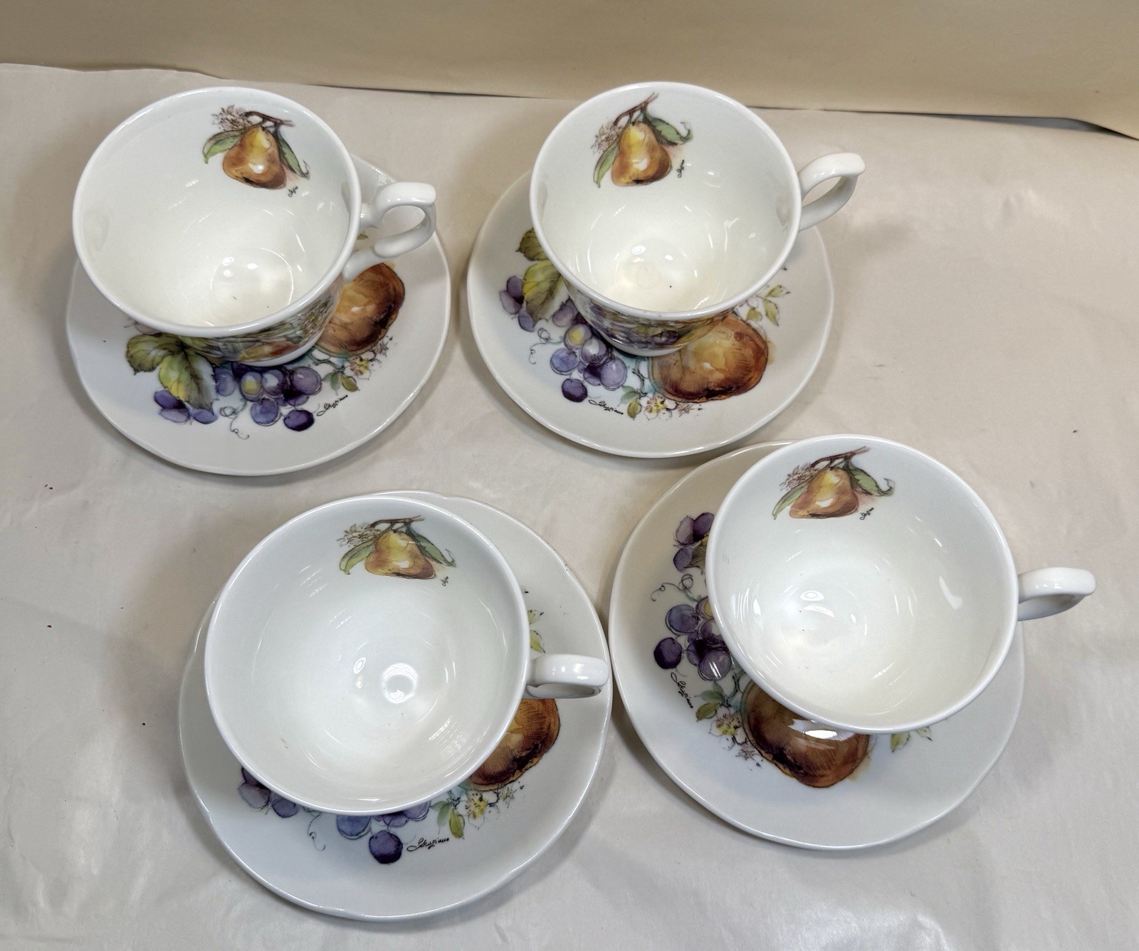 One (1) Royal Winchester Bone China Tea Cups / Saucer - Flawless - Image 3