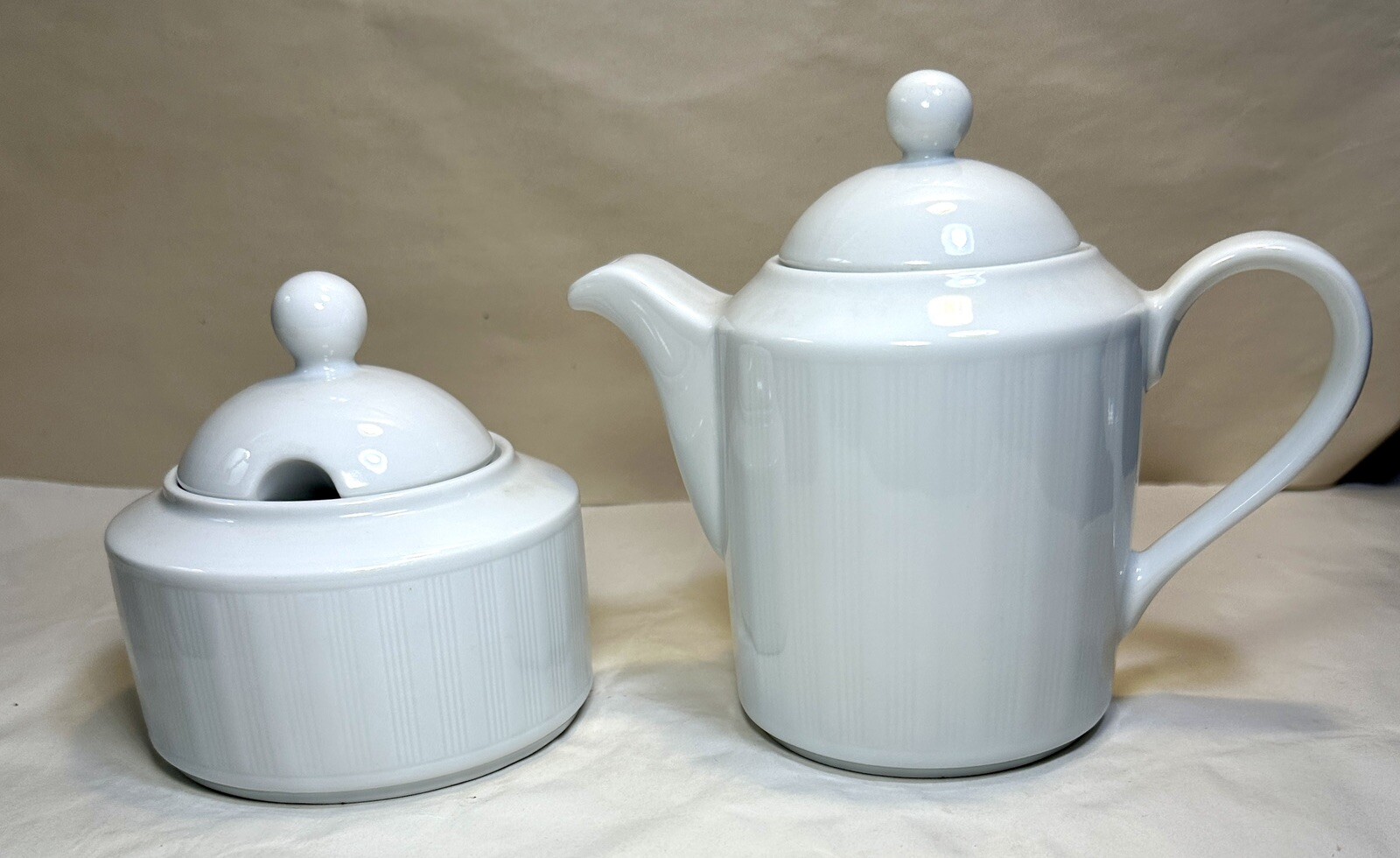 W Eschenbach Porcelain Creamer & Sugar Bowl - Bavaria Germany - Immaculate