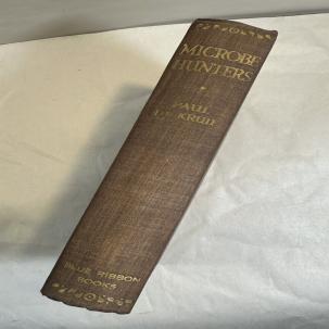 Microbe Hunters by Paul De Kruif - 1926 HC - Blue Ribbon Books
