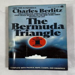 THE BERMUDA TRIANGLE by Charles Berlitz 1975 First Avon Edition Paperback Book