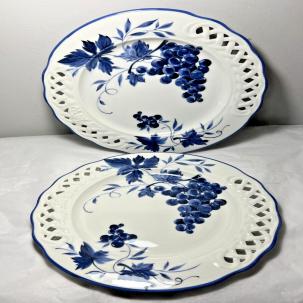 Two (2) Brunelli Blue Grapes Lattice/Scalloped Edge Dinner Plates - 10 5/8"